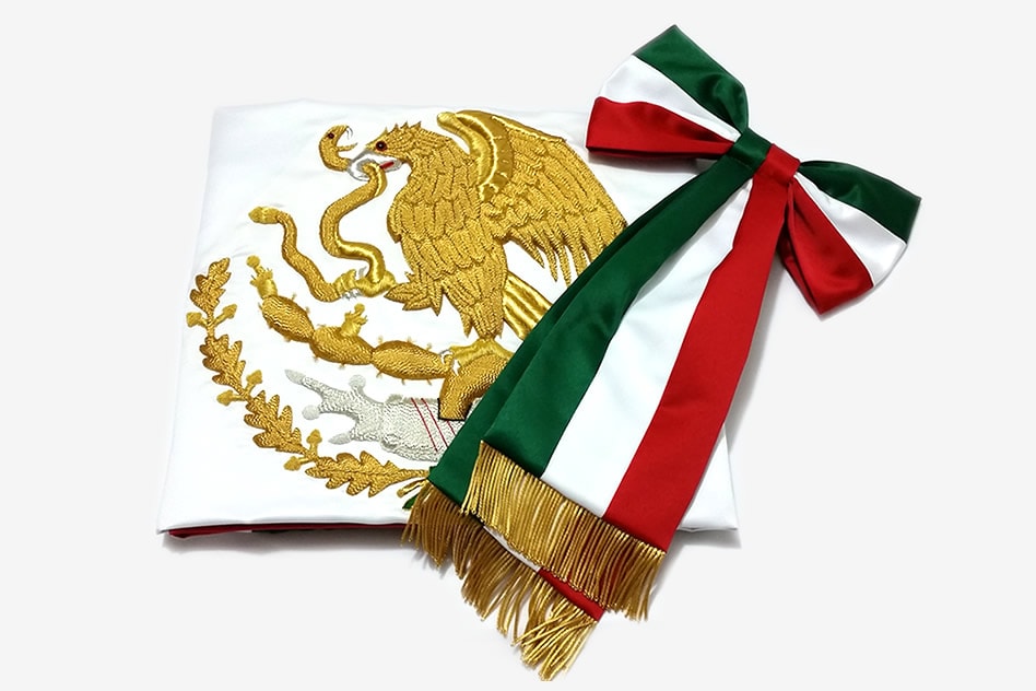 Bandera de México bordada hilo dorado Bandera de México bordada hilo dorado