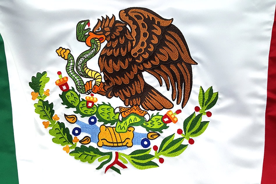 Bandera de México bordada hilo de colores Bandera de México bordada hilo de colores
